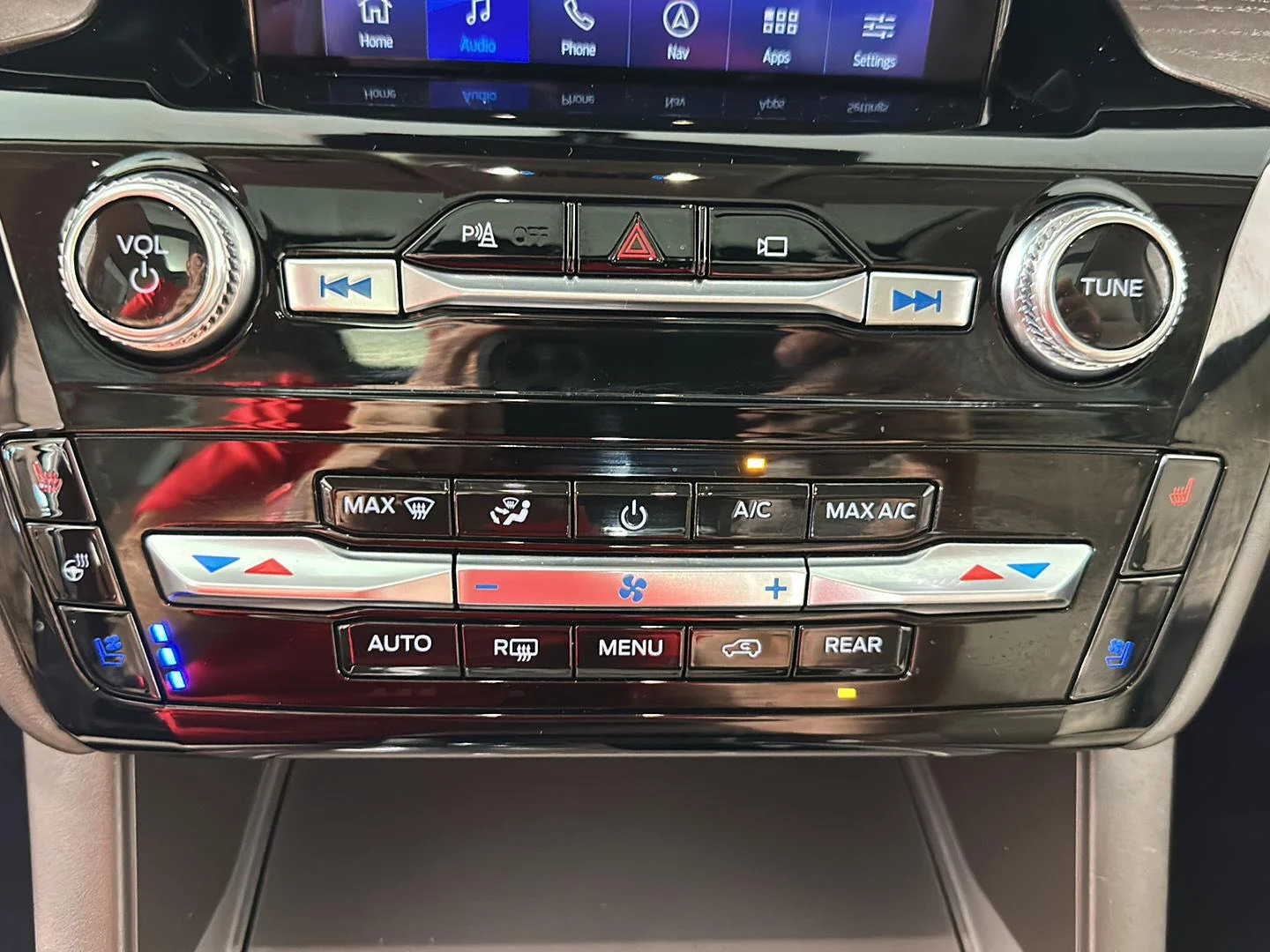 Used 2023 Jewel Red Metallic Tinted Clearcoat Ford Platinum image 21