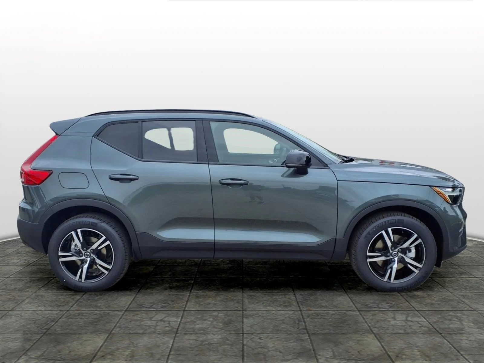 New 2026 Forest Lake Volvo Core image 2