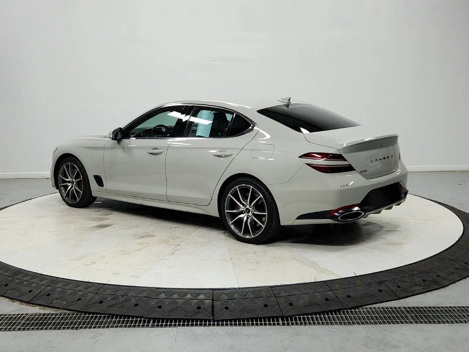 2025 GENESIS G70 Standard - Photo 6
