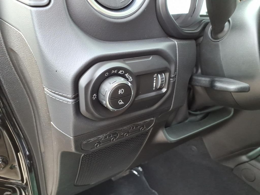 New 2026 Black Clear-Coat Exterior Paint Jeep Sahara image 10