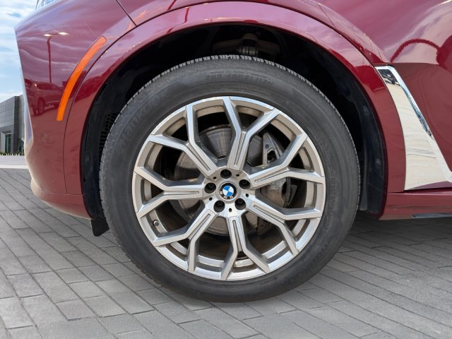 Used 2026 Red BMW xDrive40i image 9