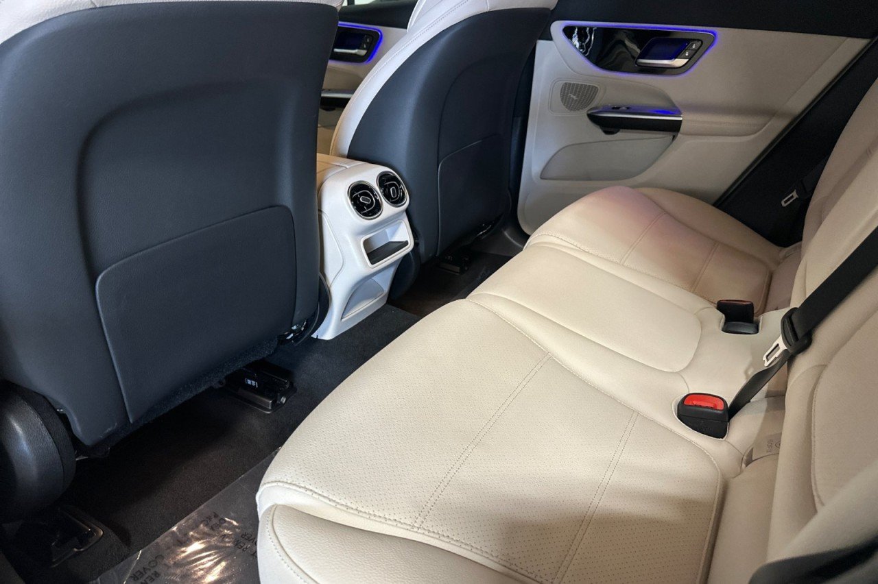 Certified Used 2025 Polar White Mercedes-Benz GLC 300 image 11