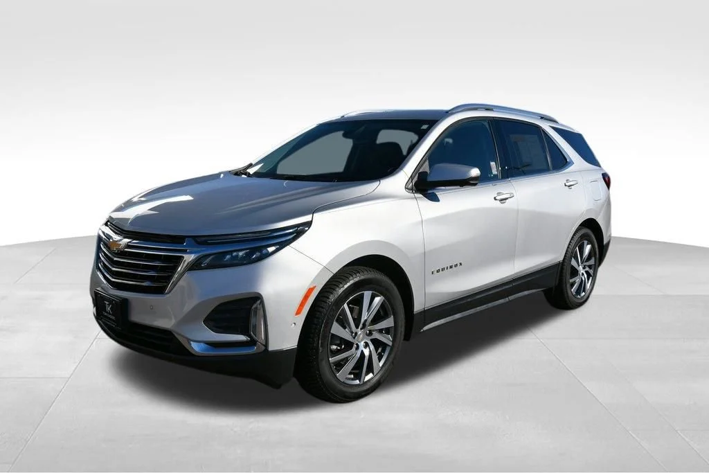 Used 2022 Chevrolet Equinox Premier with VIN 3GNAXNEV6NS109068 for sale in North Branch, Minnesota