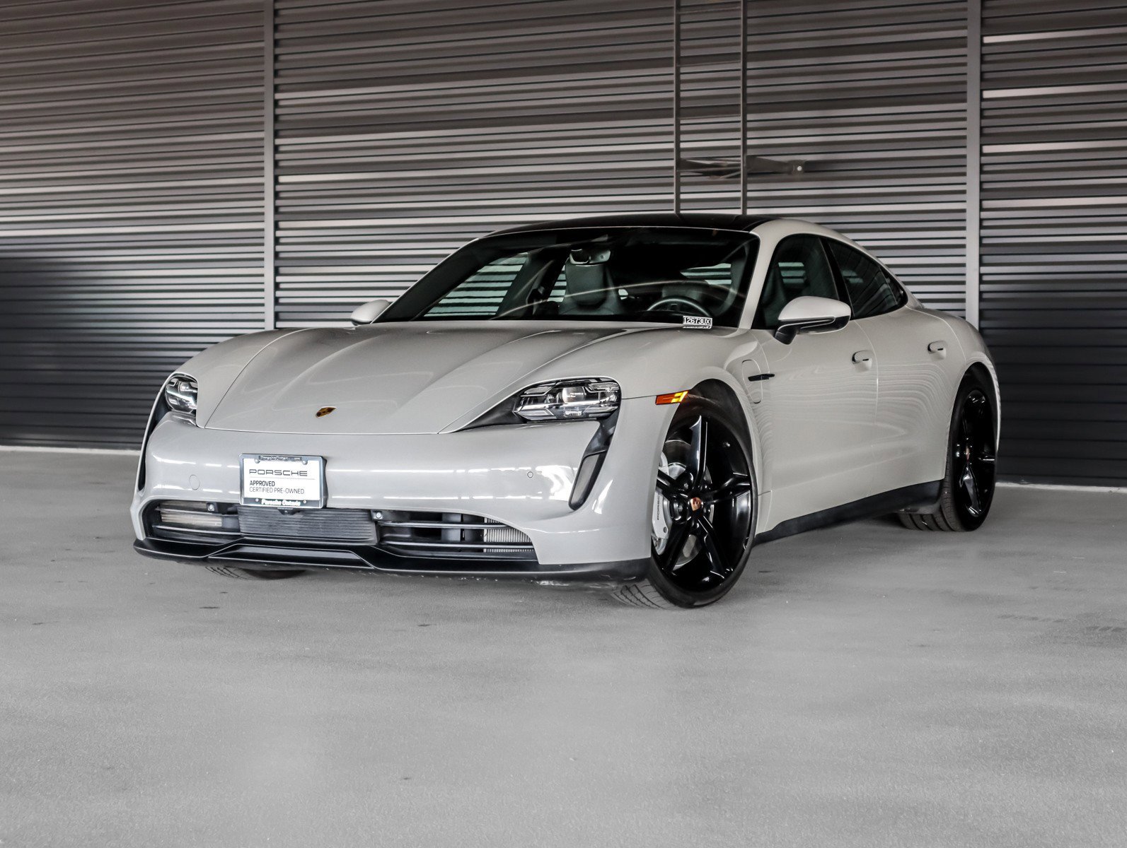 2021 Porsche Taycan 4S's photo