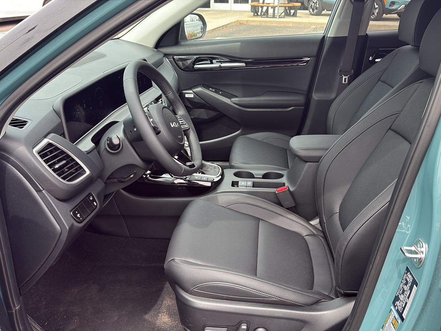 Used 2026 Pluton Blue/Fusion Black Roof Kia SX image 9