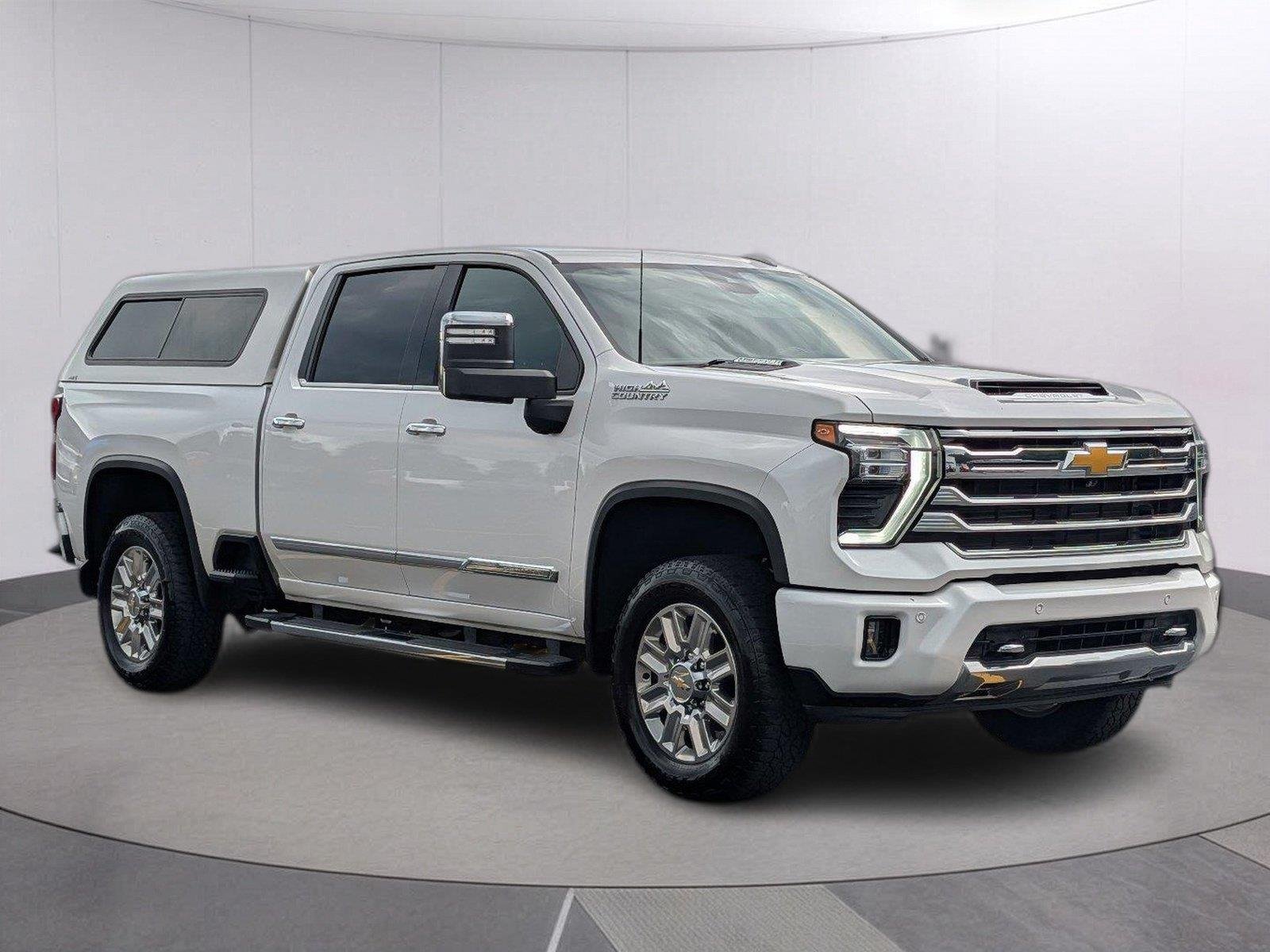 Used 2024 Iridescent Pearl Tricoat Chevrolet High Country image 8