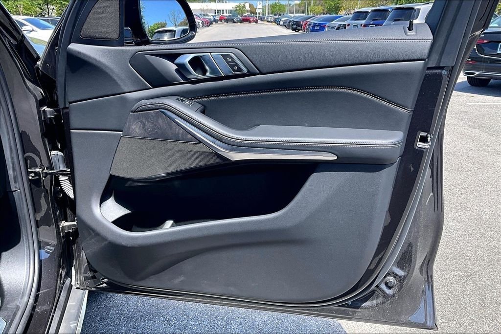 Used 2023 Gray BMW sDrive40i image 29