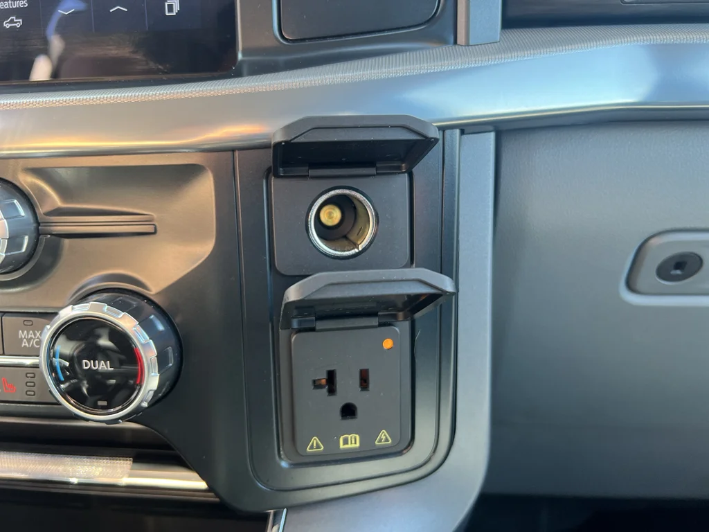 Used 2025 Carbonized Gray Metallic Ford LARIAT image 24