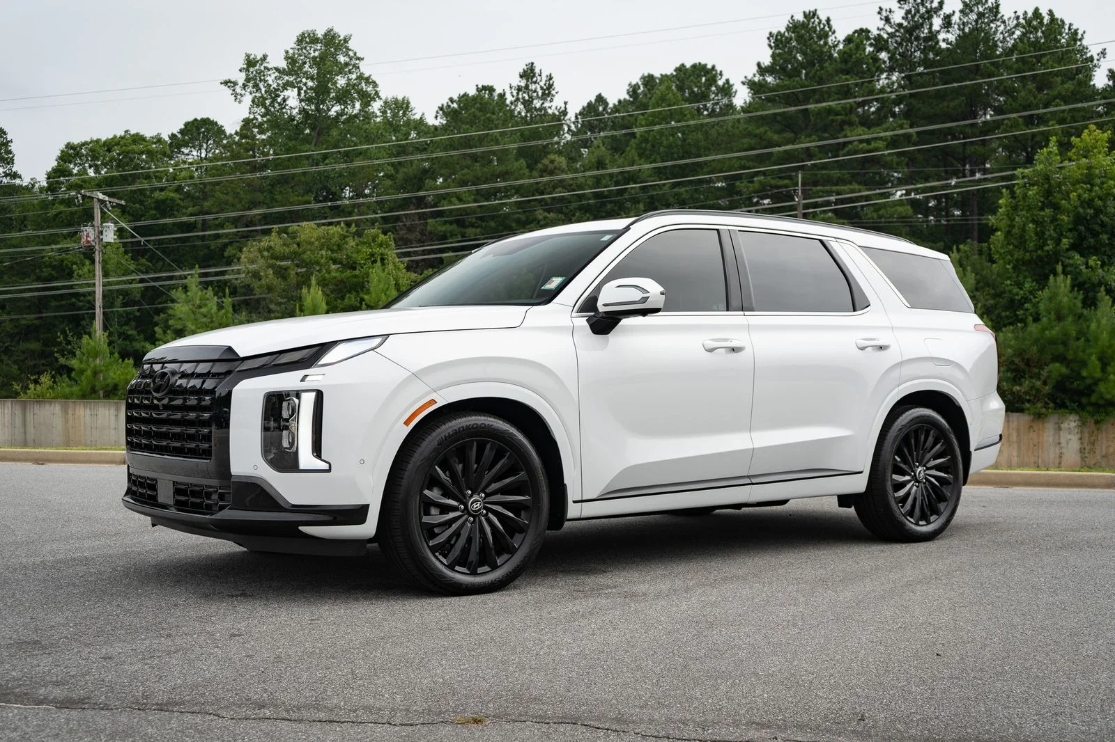 Used 2025 White Hyundai Calligraphy Night Edition image 3