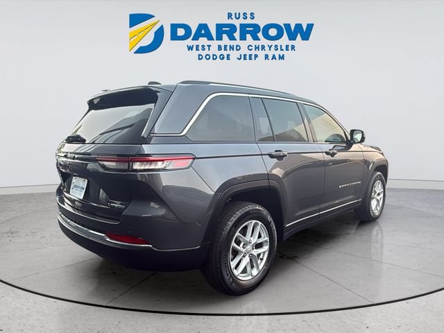 Used 2023 Gray Jeep Laredo image 5
