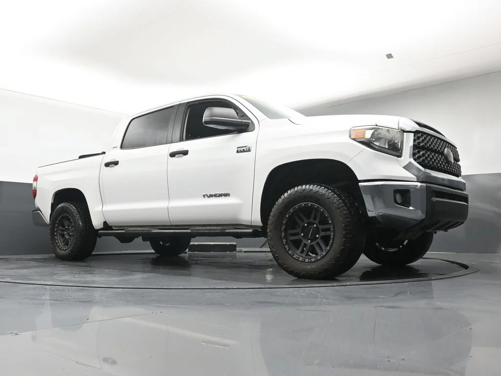 Used 2020 White Toyota SR5 image 26