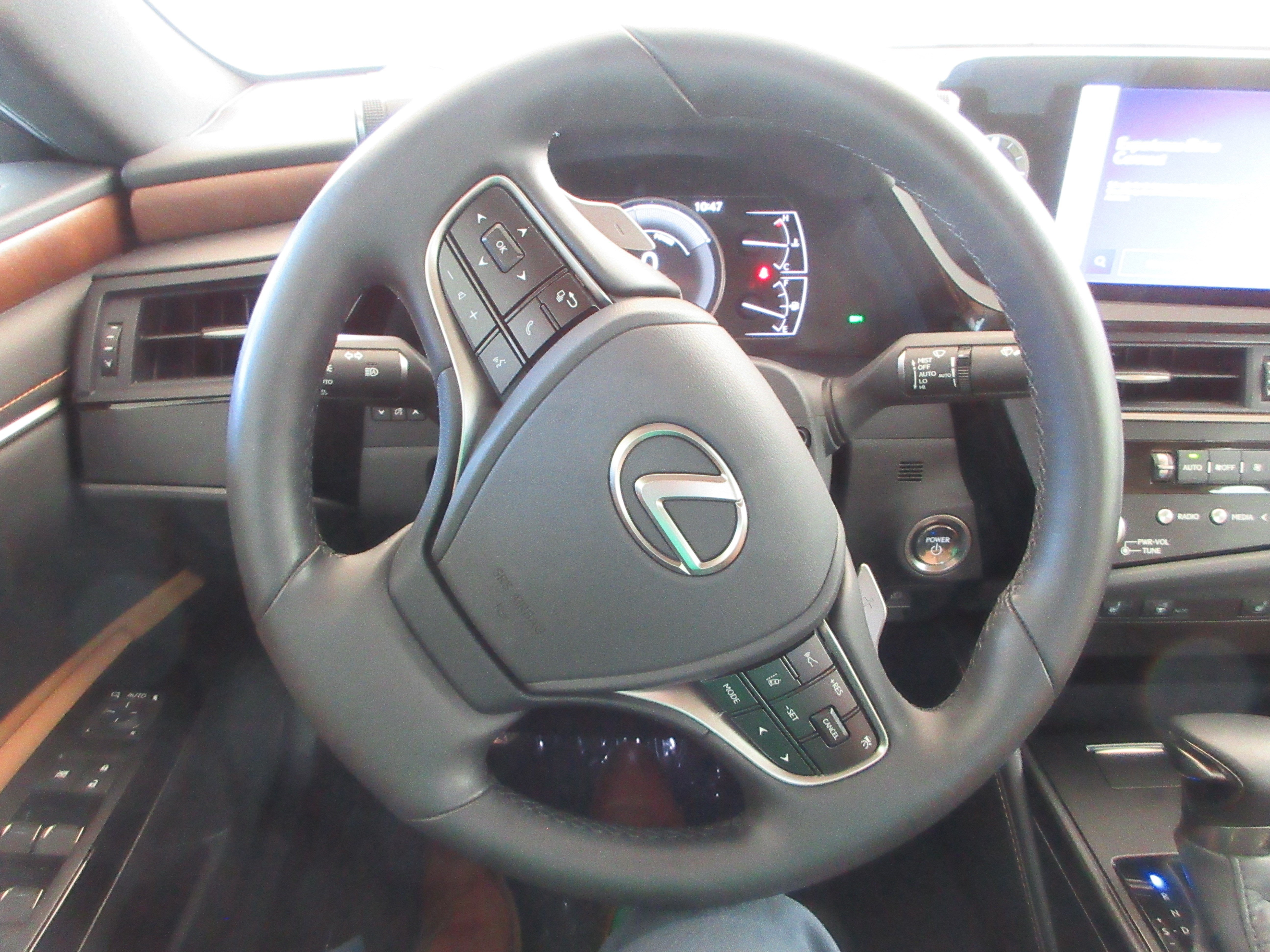 Used 2025 Nightfall Mica Lexus 300h image 36