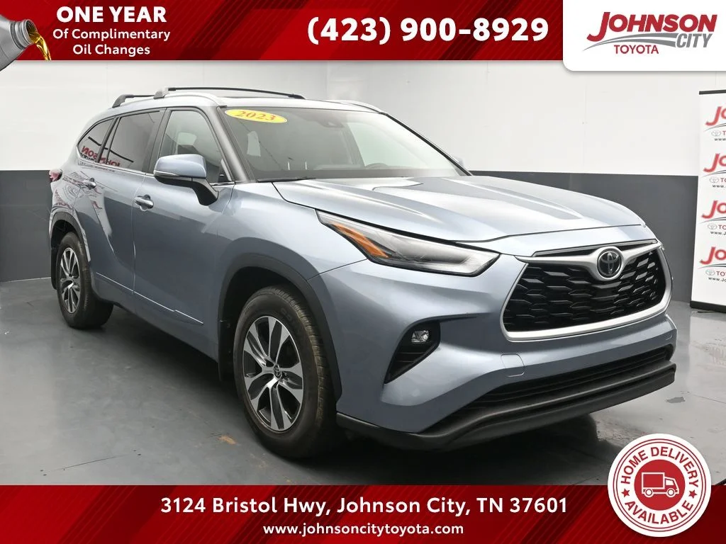 Used 2023  Toyota XLE image 1