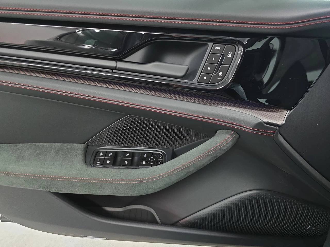 2026 Porsche Panamera GTS - Photo 23