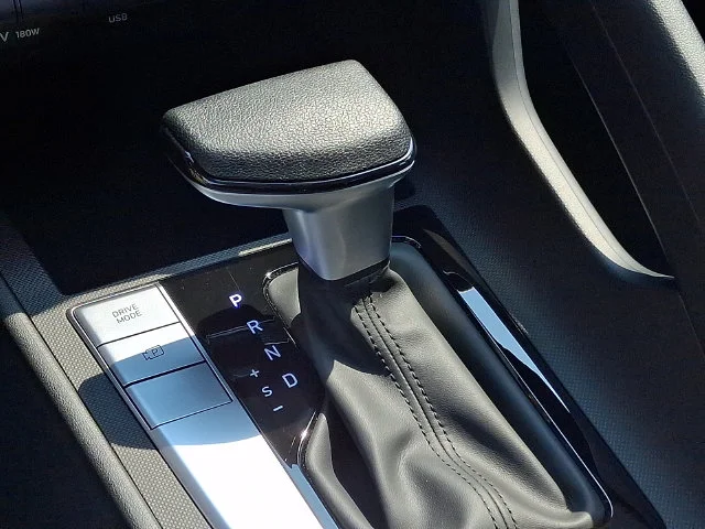 New 2025 White Hyundai SE image 11