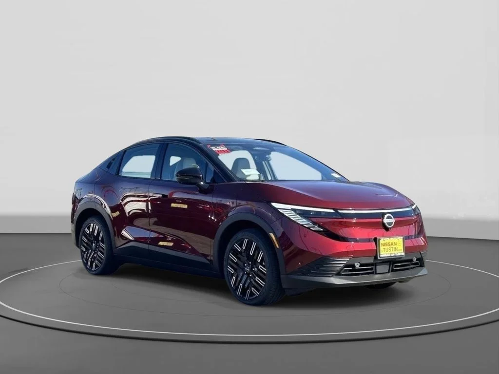 New 2026 Coulis Red Metallic/Black Nissan PLATINUM+ image 5