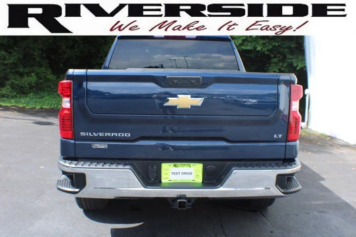 Used 2023 Northsky Blue Metallic Chevrolet LT image 17