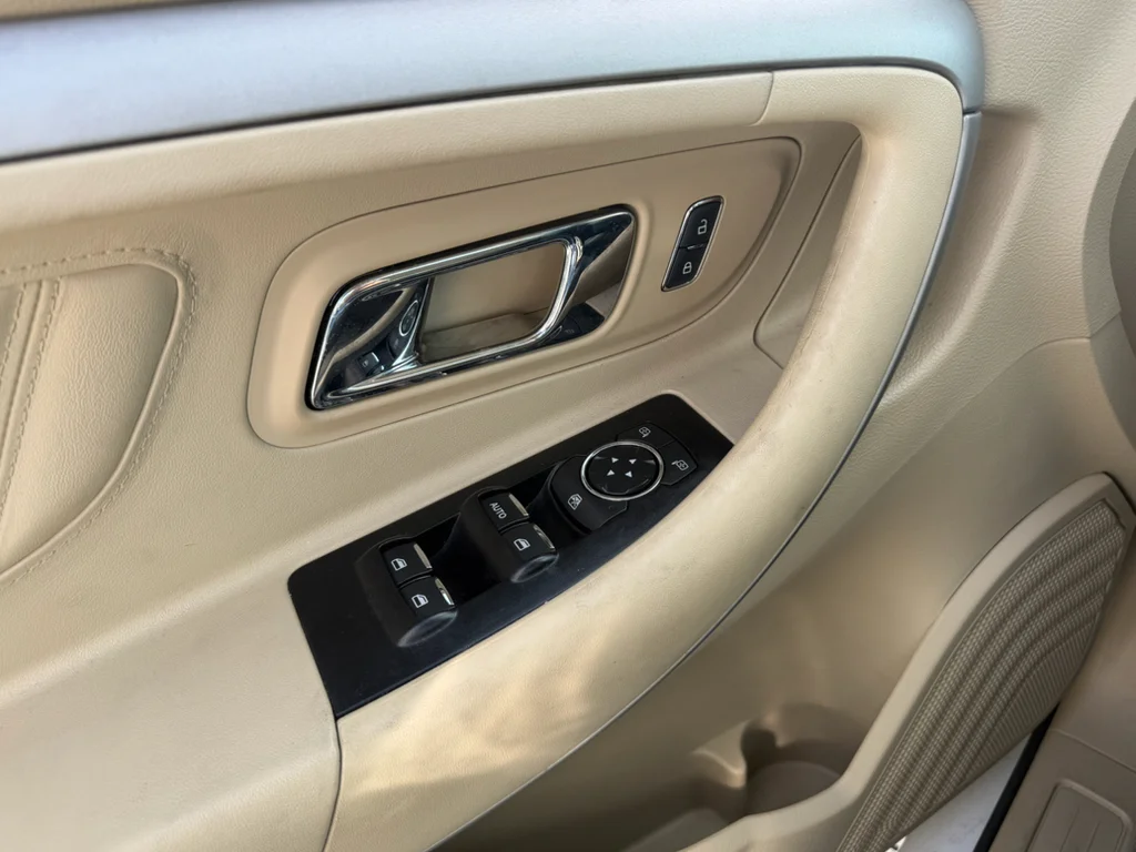 Used 2016 Oxford White Ford SE image 23