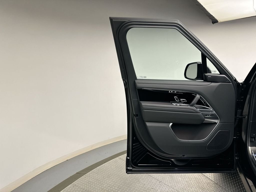 Certified Used 2025 Santorini Black Metallic Land Rover SE image 7
