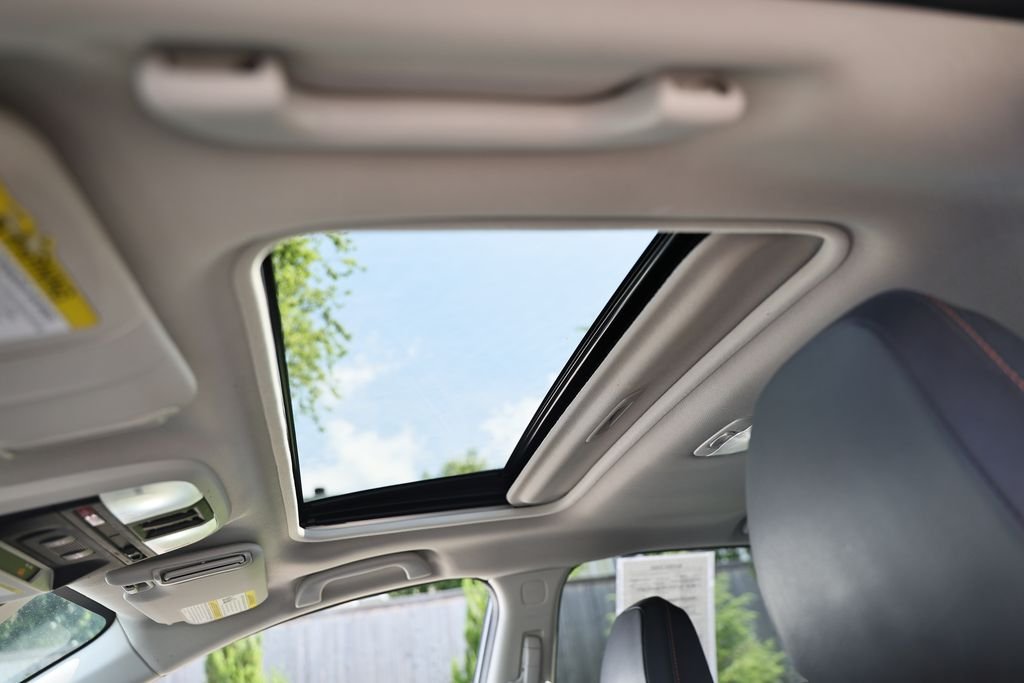 Used 2023 Ice Silver Metallic Subaru Limited image 18