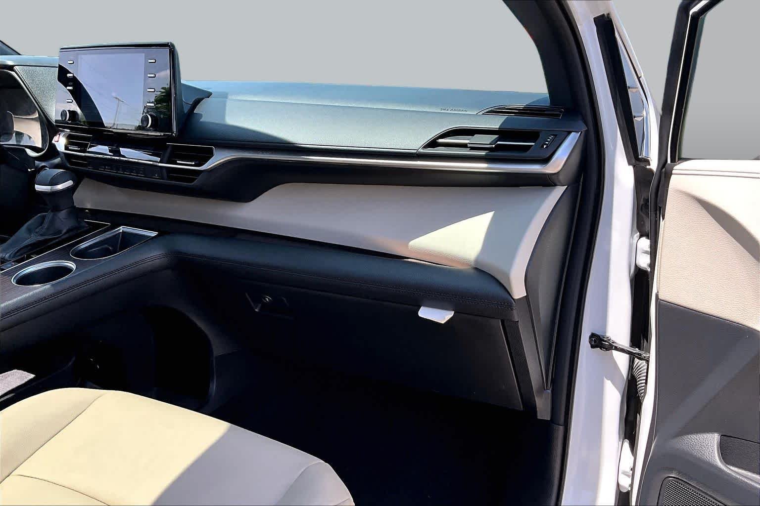 Used 2022 Wind Chill Pearl Toyota XLE image 19