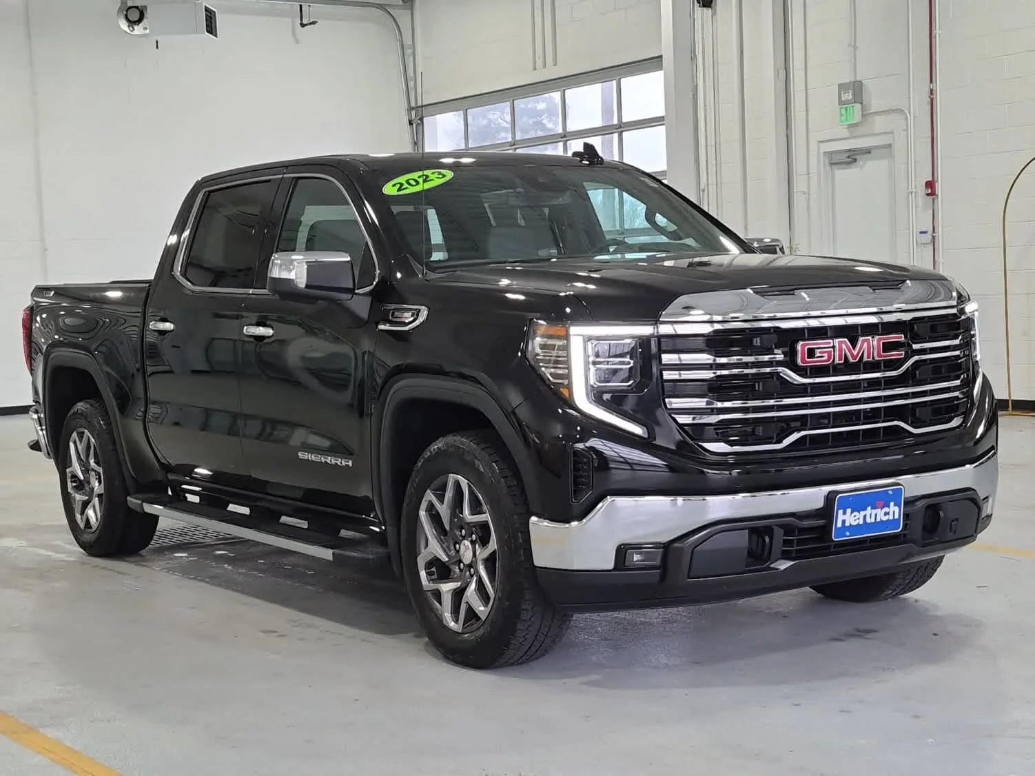 Used 2023 Onyx Black GMC SLT image 2