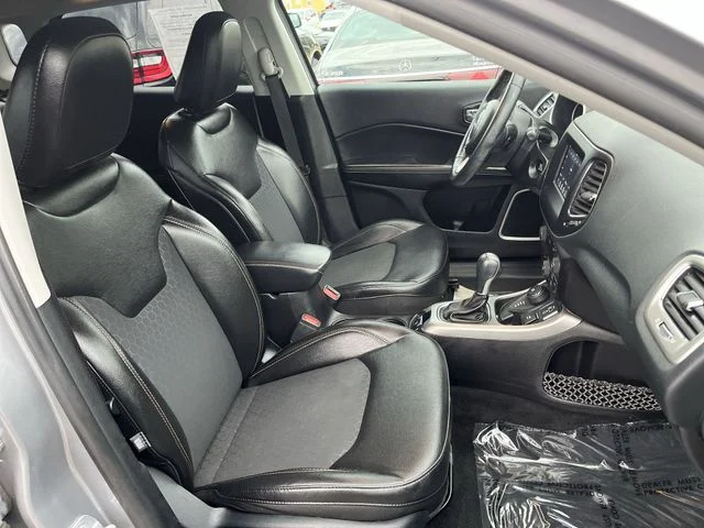 Used 2019 Silver Jeep Latitude image 26