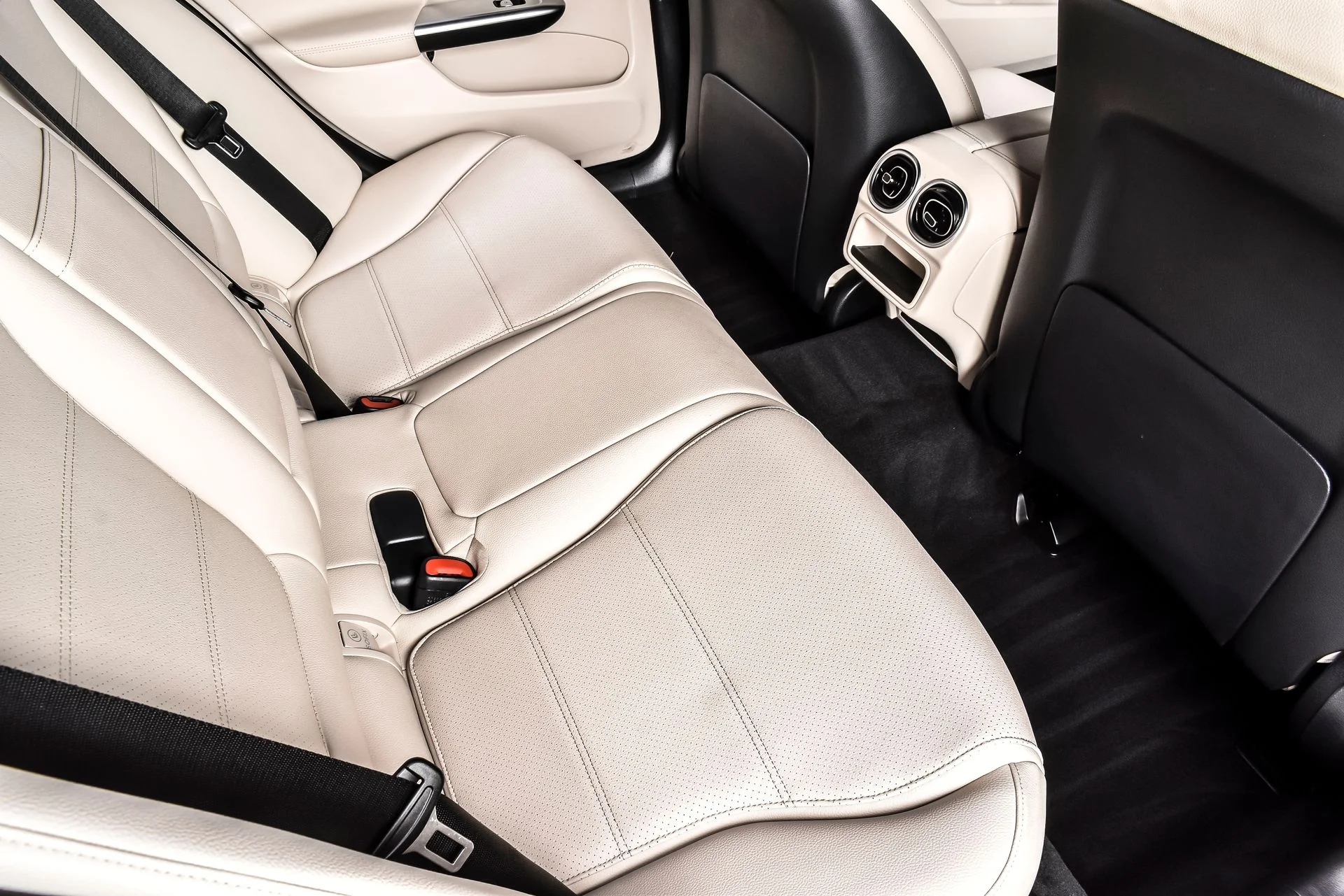 Used 2023 Polar White Mercedes-Benz C 300 image 21