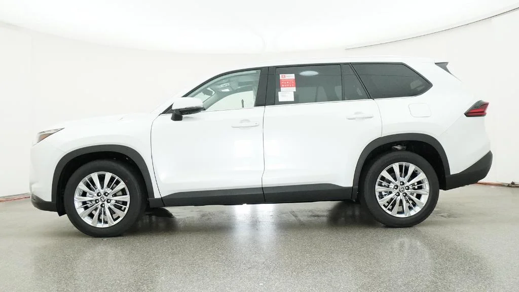 New 2026 Wind Chill Pearl Toyota Platinum image 15