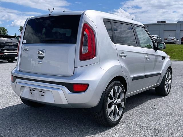 Used 2013 Bright Silver Met Kia ! image 5