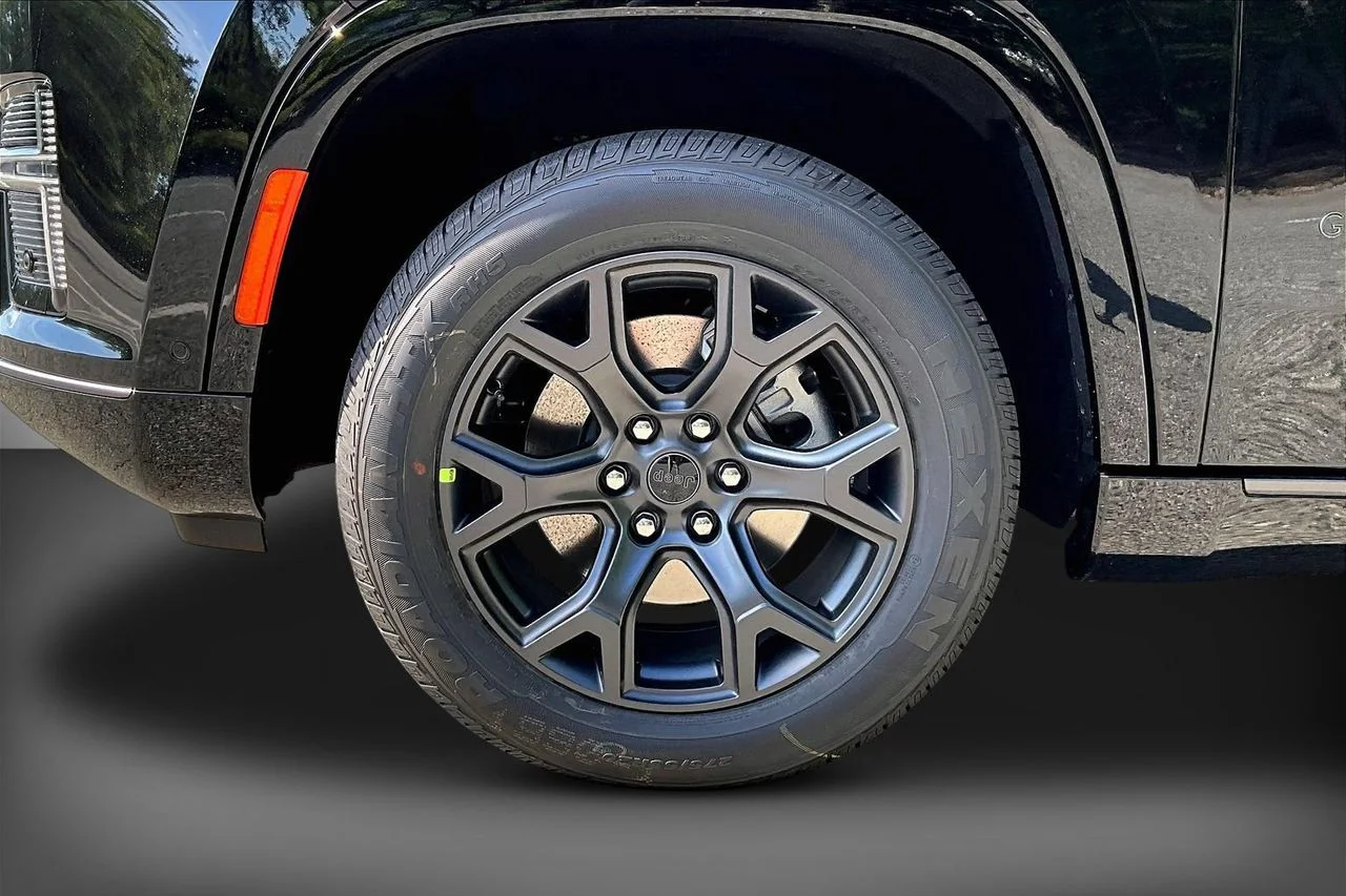 New 2026 High Gloss Black Jeep Limited Altitude image 33