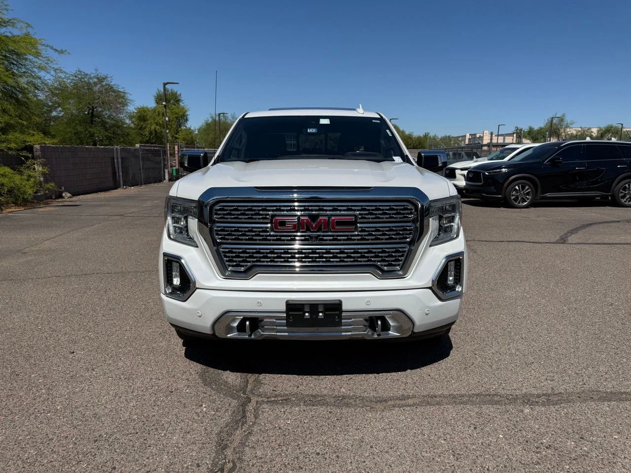 Used 2019 White Frost Tricoat GMC Denali image 2