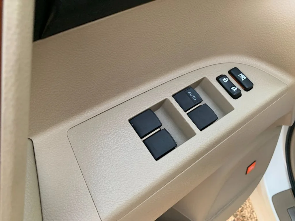 Used 2012 White Toyota Limited image 13