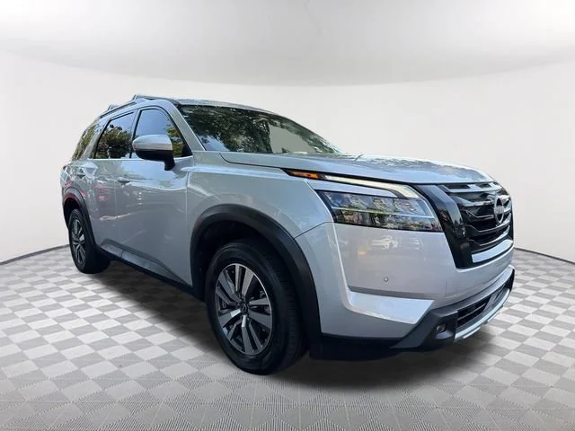Used 2023 Silver Nissan SL FWD image 3