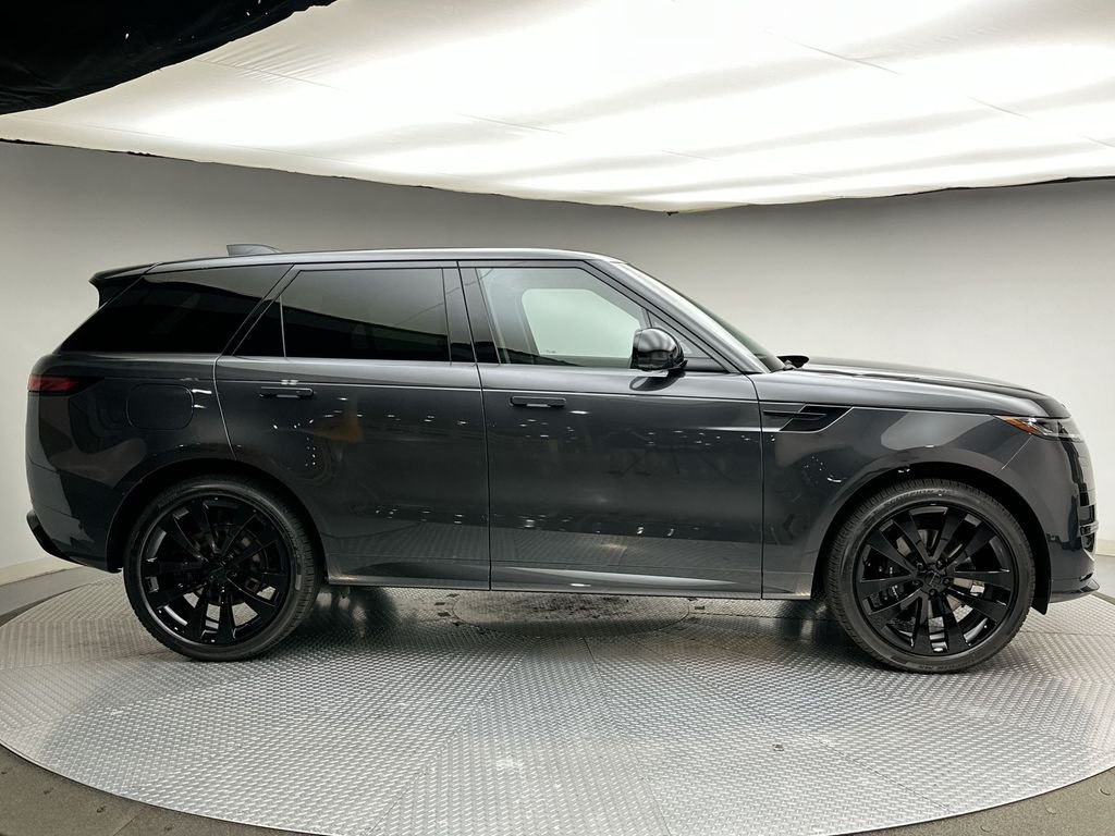 New 2027 Carpathian Grey Land Rover Dynamic SE image 4