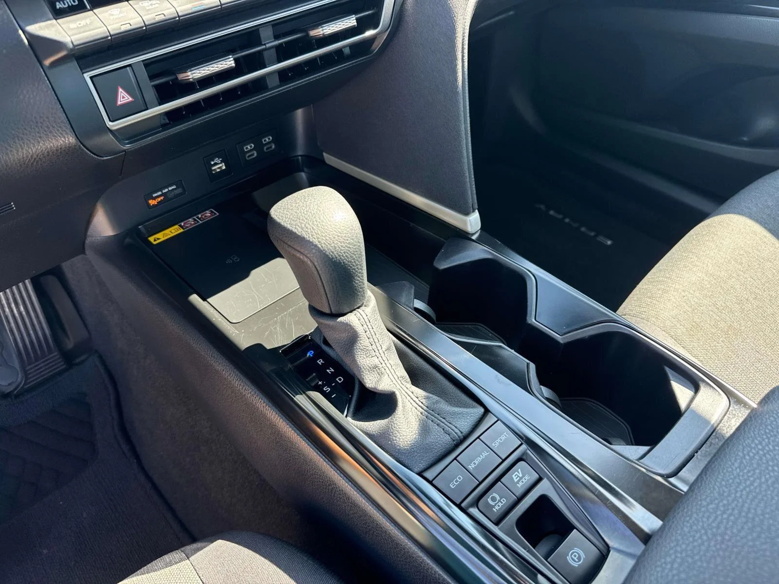 Used 2025 Ice Cap Toyota LE image 19