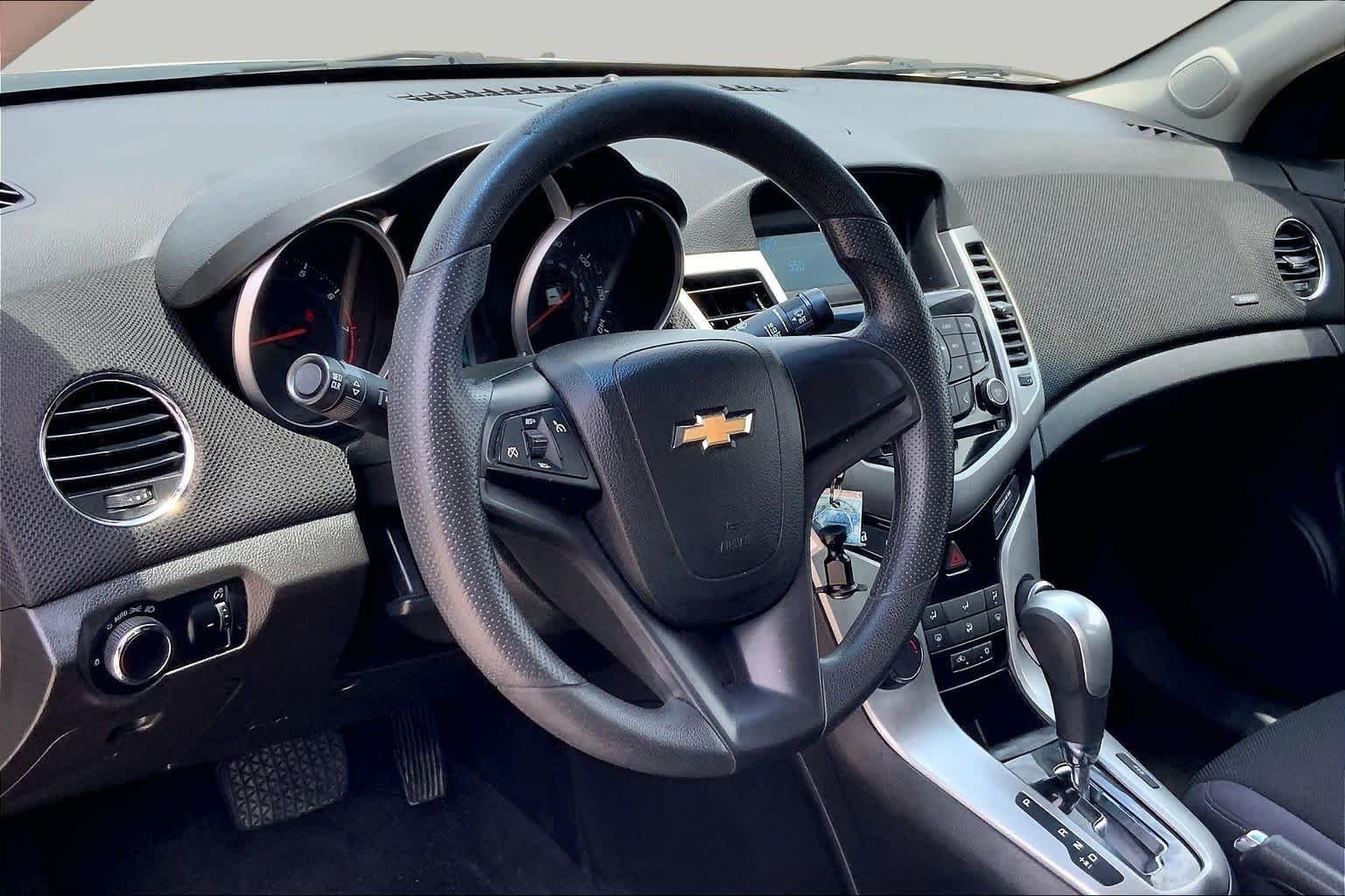 Used 2013 Silver Ice Metallic Chevrolet LT image 17