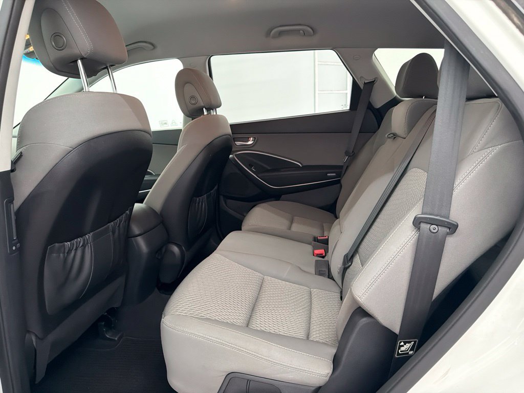 Used 2016 White Hyundai SE image 21