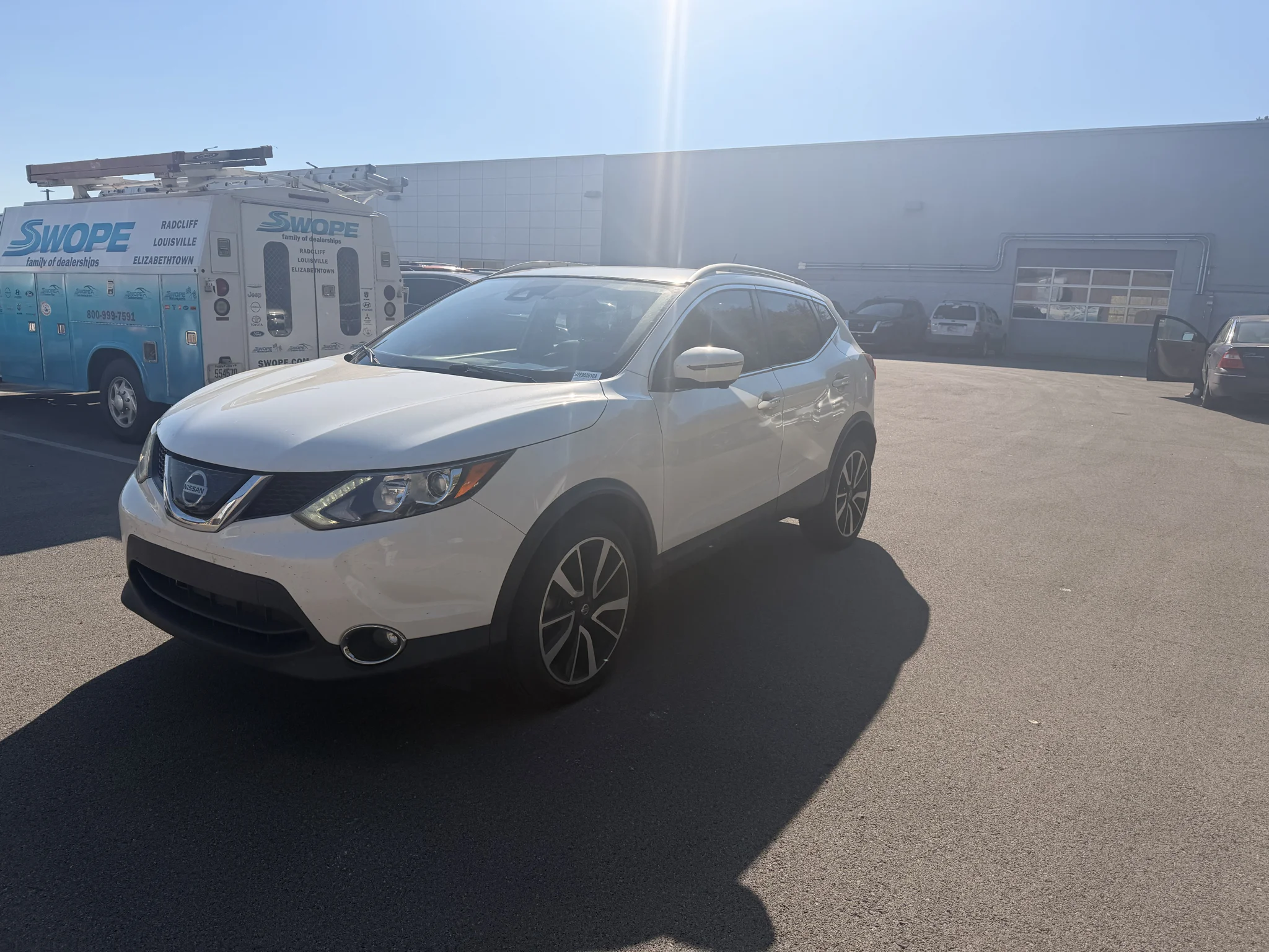 Used 2019 Pearl White Tricoat Nissan SL image 1