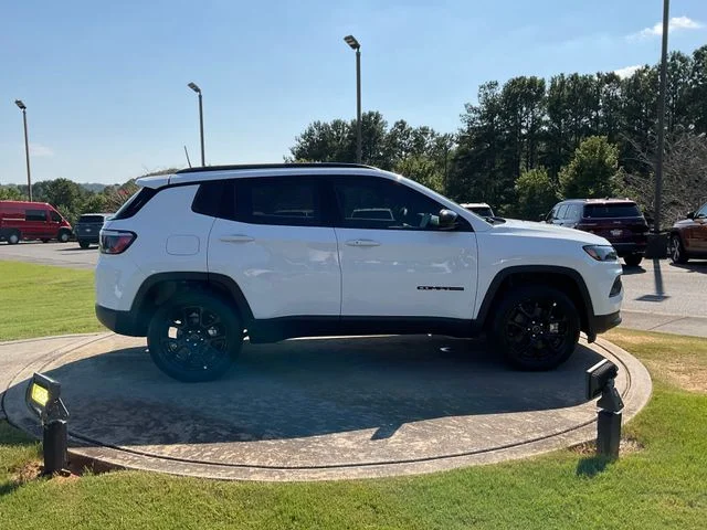 New 2026 Bright White Clearcoat Jeep Latitude image 8
