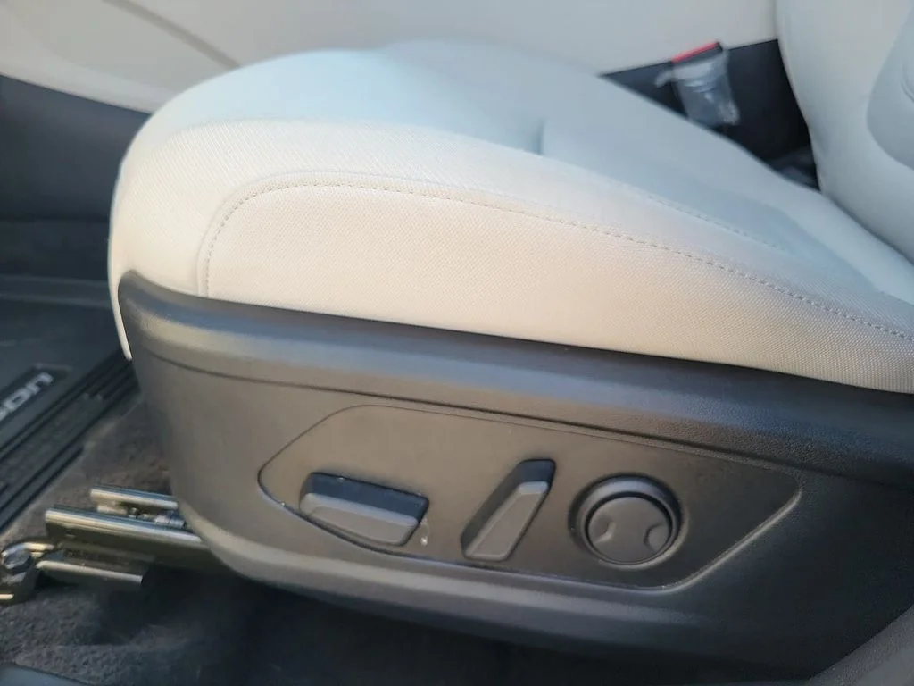 Used 2025 Shimmering Silver Hyundai SEL image 12