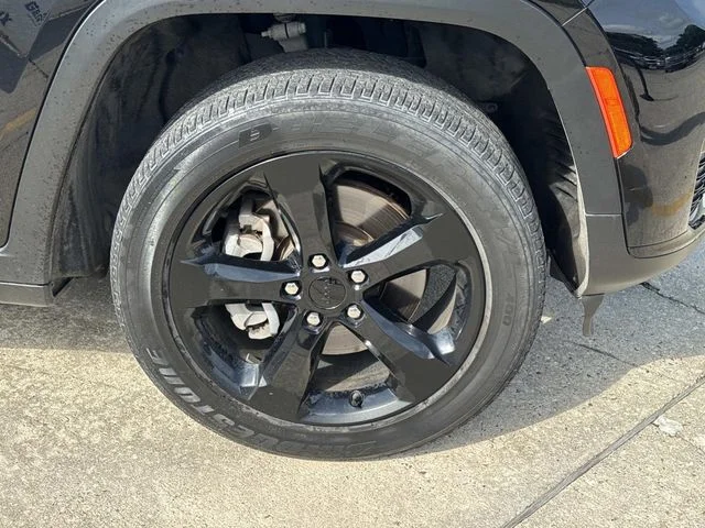 Used 2023 Black Jeep Altitude image 6