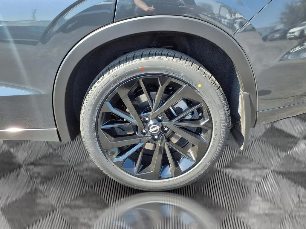 New 2026 Gray Nissan Platinum image 21