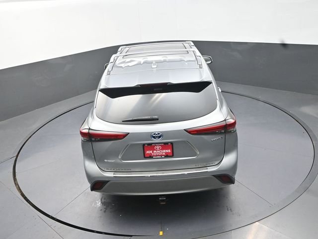 Used 2021 Silver Toyota Platinum image 28