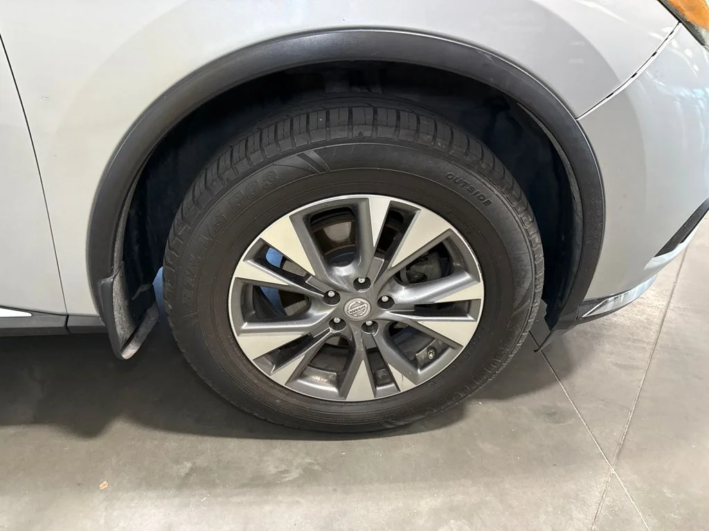 Used 2015 Silver Nissan SL image 19
