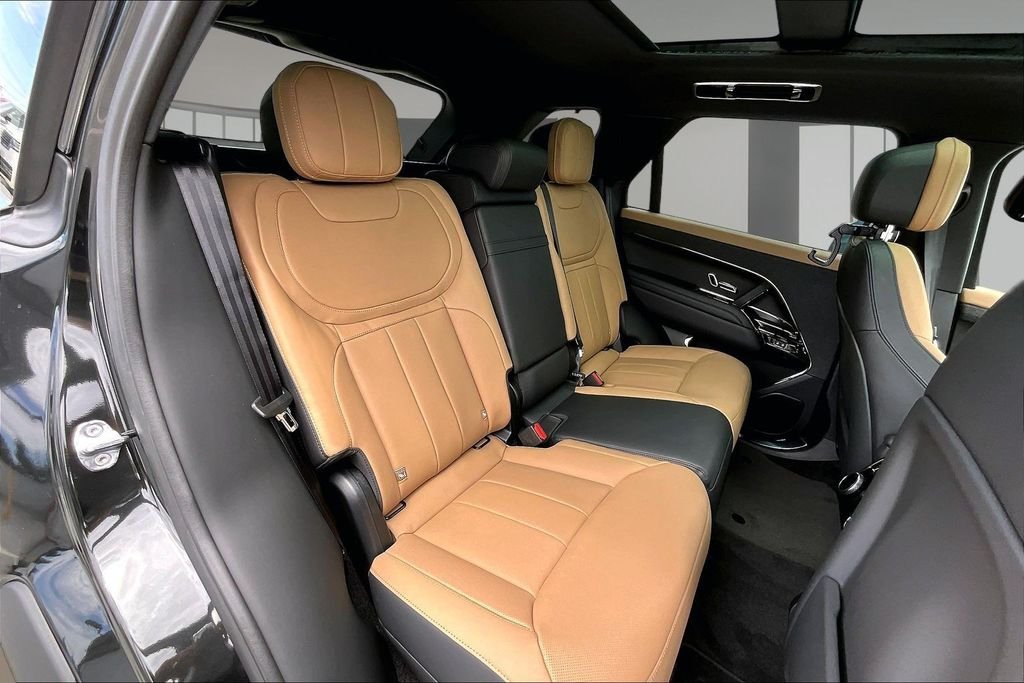 New 2026 SANTORINI BLACK Land Rover Dynamic SE image 10