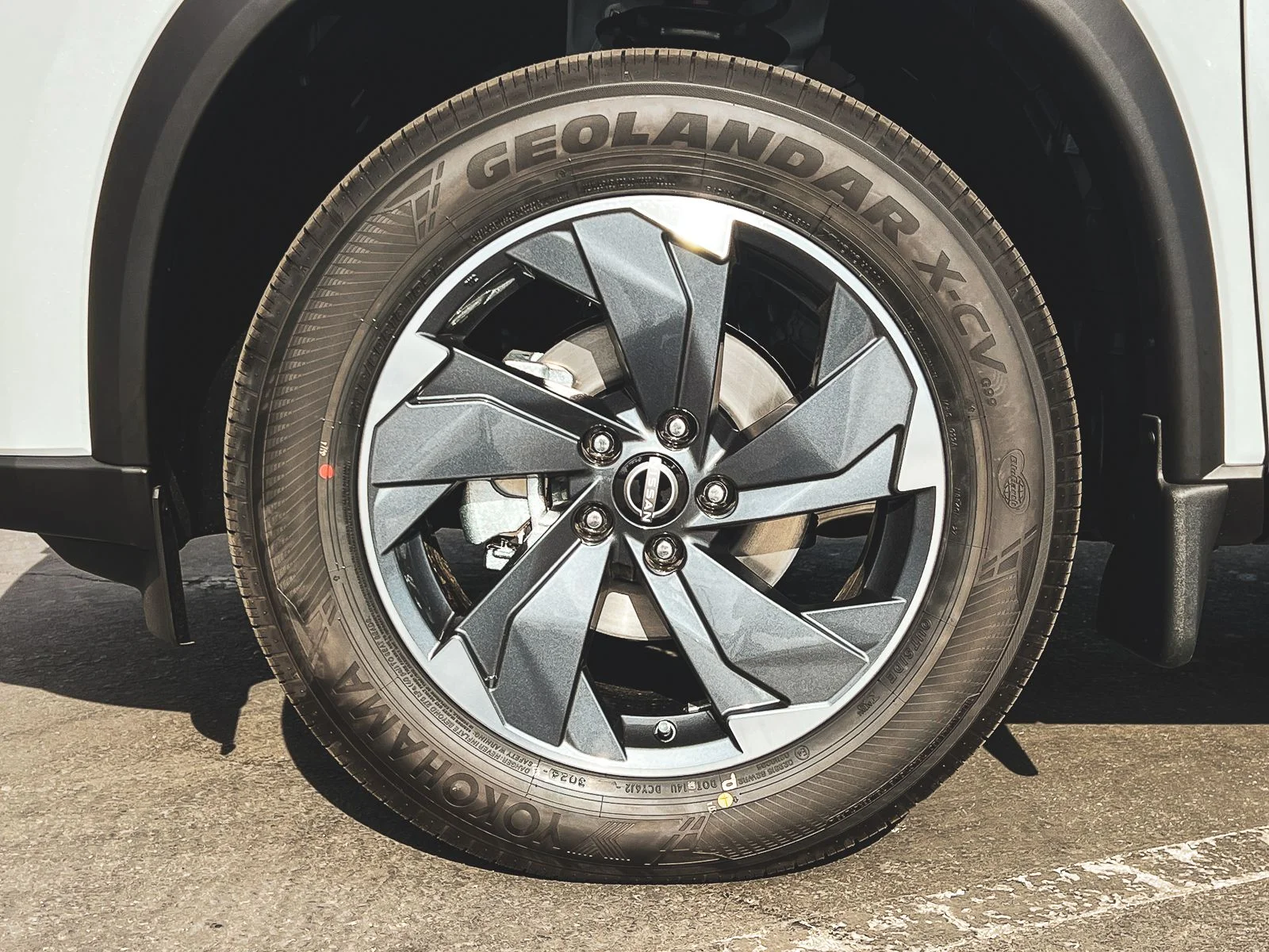 2026 Nissan Rogue Dark Armor - Photo 5