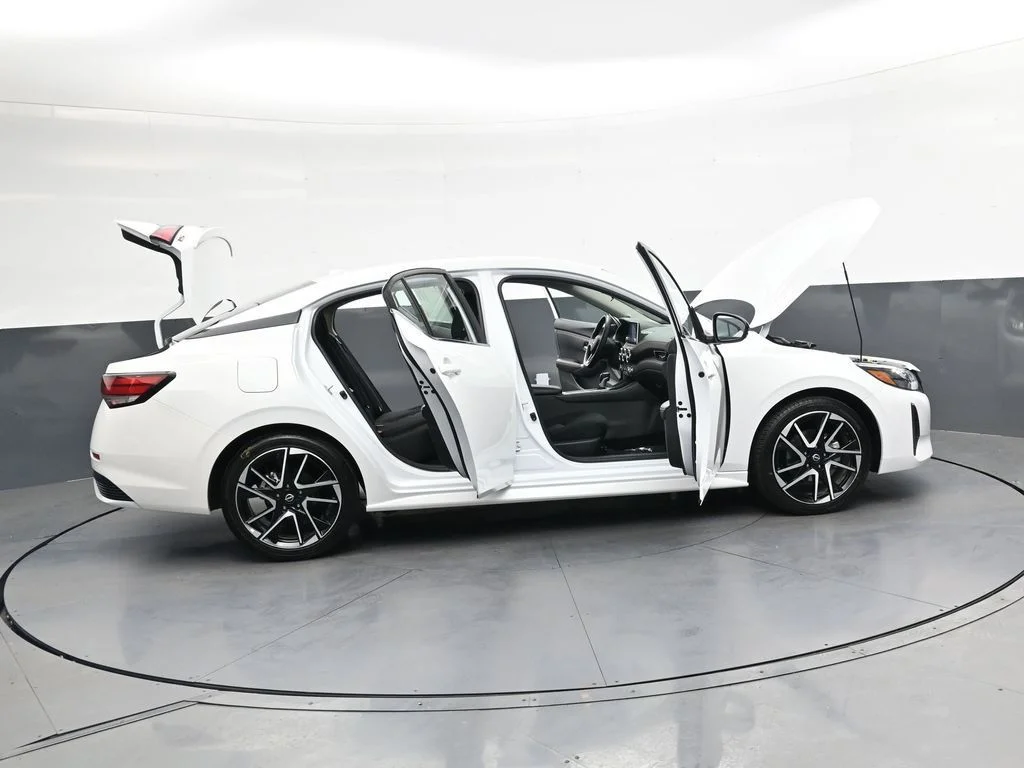 Used 2025 White Nissan SR image 49