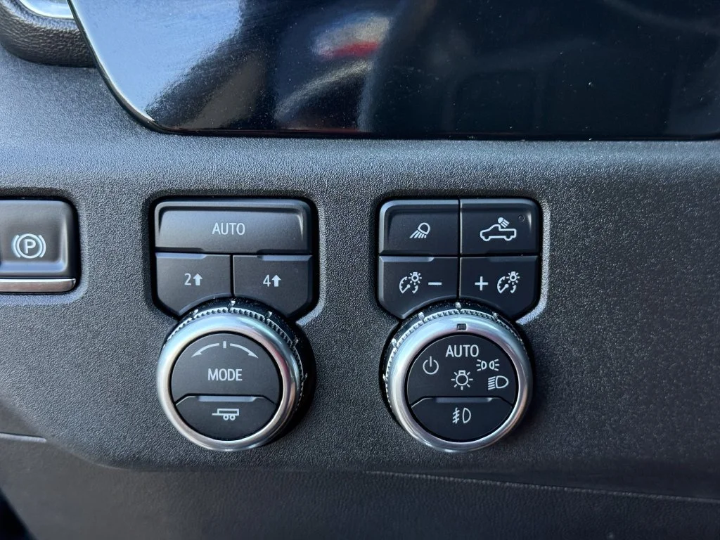 Used 2025 Silver GMC SLT image 19