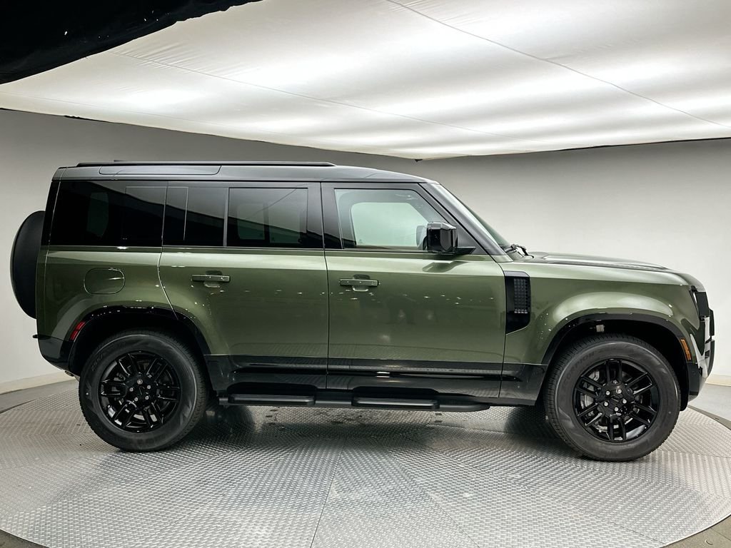 New 2026 Woolstone Green Land Rover X-Dynamic SE image 12
